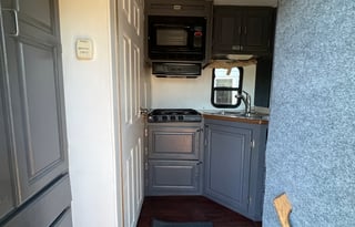 Four Winds 23P - Rare F-Series RV, All Essentials!