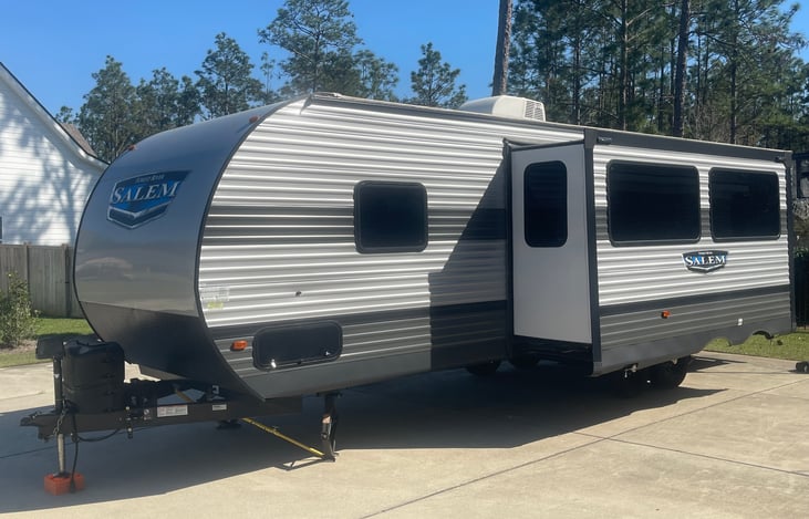 Exterior with Slide-Out