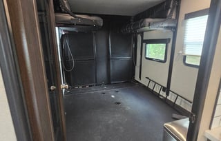 Toy Hauler 1.5 Bath 2021Grand Design Momentum 29G