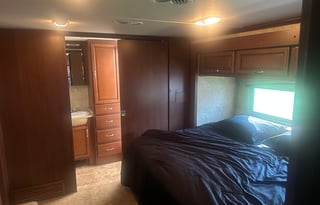 2013 Fleetwood RV Bounder Classic 36H