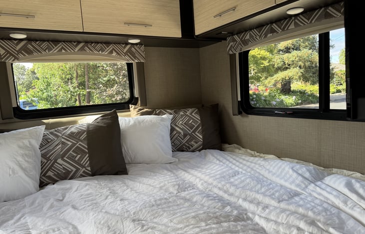 Master with windows on 3 sides