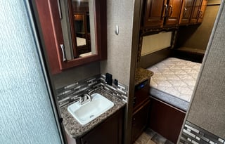 2016 Thor Motor Coach Chateau 31E Bunkhouse