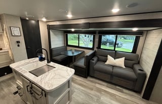 Brand NEW 2023 Jayco Jay Flight with Bunkroom