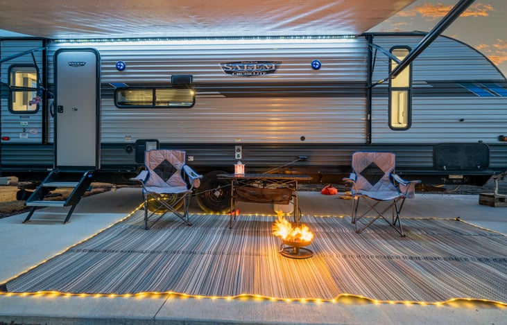 Outdoor rug with lights