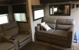 Prince RV Castle  /2020 Jayco Eagle 319MLOK