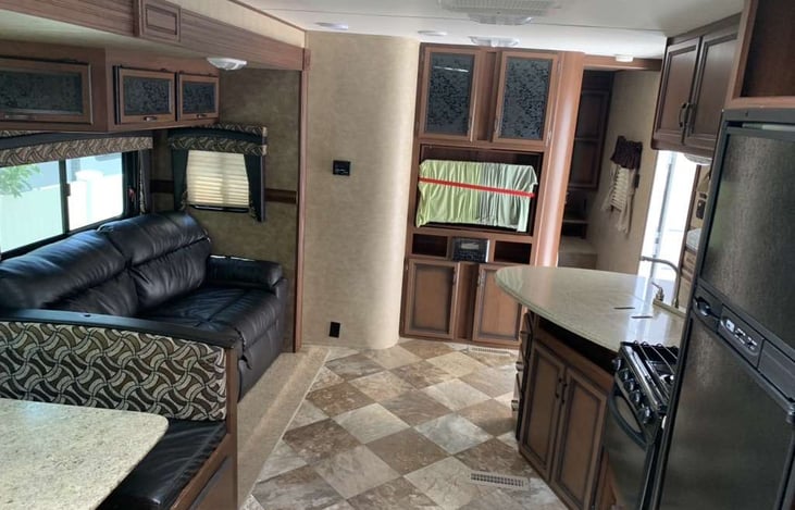 Main area with tv and Blu-ray/dvd player and radio