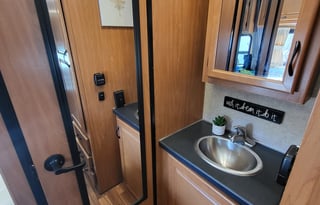 2017 Thor Majestic 23a -AKA Hudson-Unlimited Miles