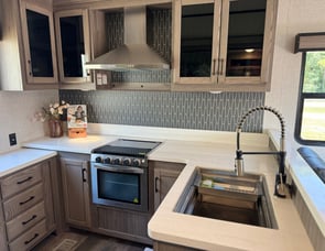 CrossRoads RV Cameo CE3975CK