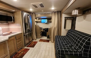 Class A Diesel Pusher bunkhouse w/ 2 full baths