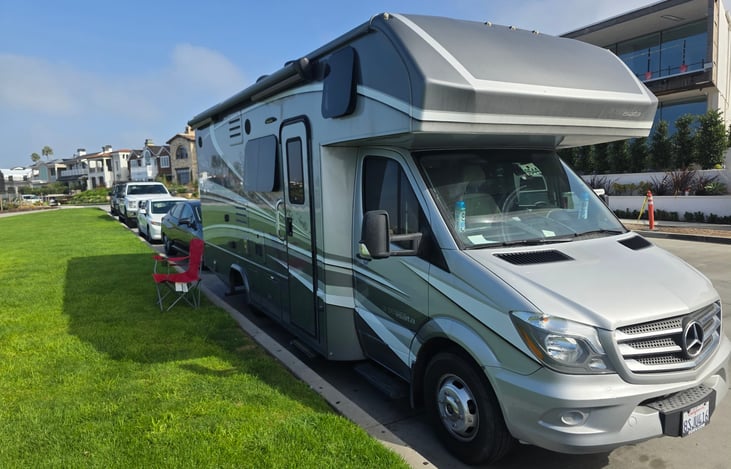 Sleek 2020 Dynamax ISATA 3 built on a Mercedes-Benz sprinter Chassis - Powerful, easy to drive, and perfect for short getaways and long scenic trips.
