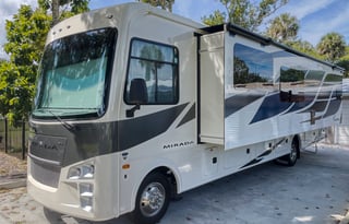 2022 32ls fully stocked and family friendly.