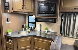 (#6) 30’ Adventure RV– Sleeps 8|Generator|Festival
