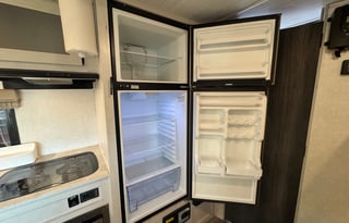 Sleeps 5, lots of upgrades! 600W solar system