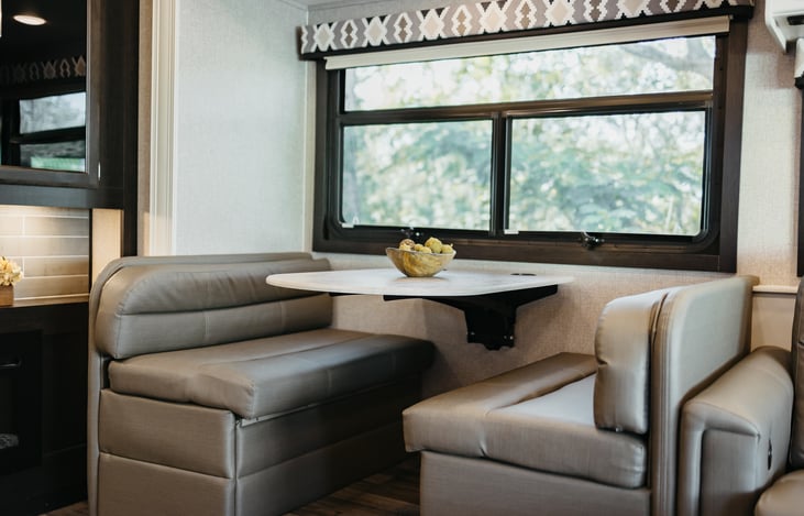 great seating for eating, talking or playing a game