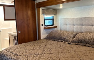 Clean and Comfortable 39’ Heartland Bighorn 3575EL