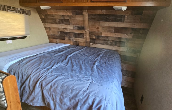 master bed features an 8in memory foam mattress