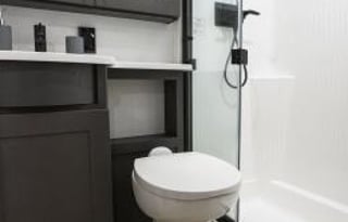 2022 Valor Alliance Toy Hauler Sleeps 9-10