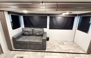 Spacious & Move-In Ready RV for Long-Term Rental