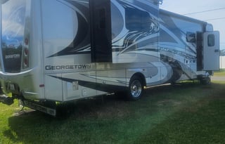 225.00 !week day, king bed,1.5 bath/ sleeps 6