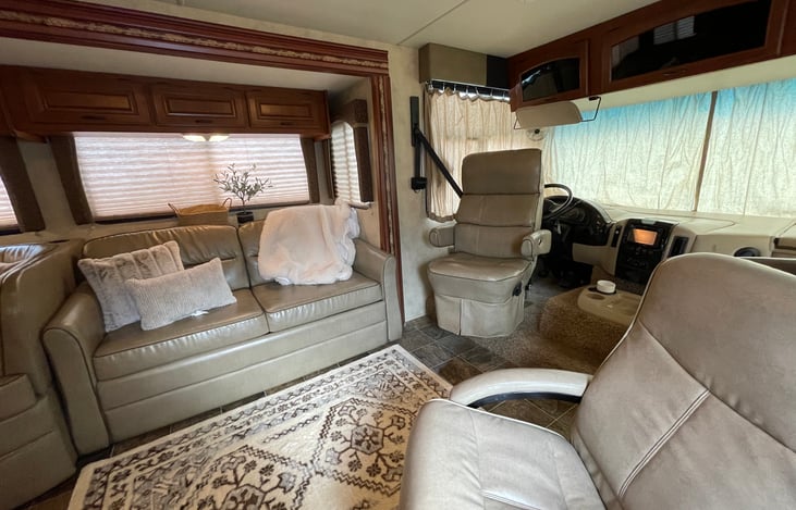 2012 Hurricane 32D | RVshare