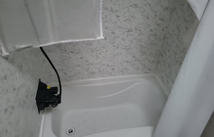 Tub/Shower Combo with sky light