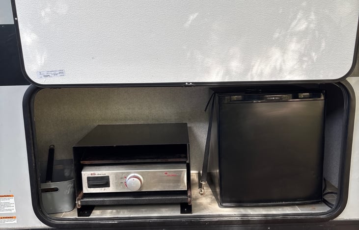 Outdoor Grill & Fridge