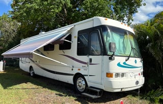 2000 National RV Tradewinds In Naples FL.