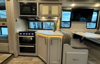 Fully Stocked, Sleeps 8, Super Clean & Comfy!