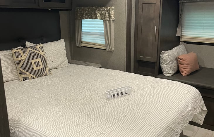 Queen Size bed in the bedroom