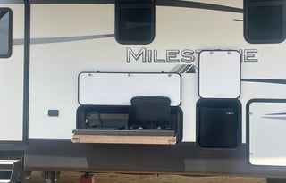 Gorgeous 5th wheel for large group - sleeps 8!