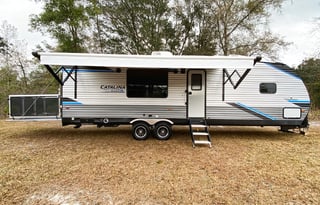 Family & Pet Friendly Toy Hauler Off Grid Capable