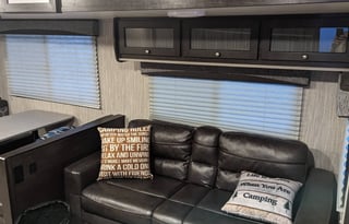 2020 Shadow Cruiser 280QBS - Sleeps 11 - Light