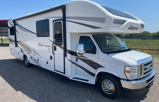 The Cowtown Coach! - AutoLevel, 2 A/Cs, Bunk Model