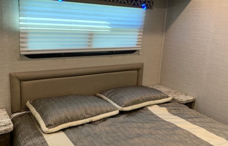 queen bed with overhead lights