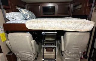 Let's Cruise with this Fleetwood Bounder Class A