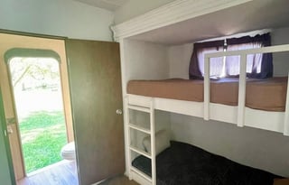 Spacious 42-ft 5th wheel RV