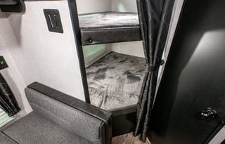Luxury RV w/patio, Relax - bbq