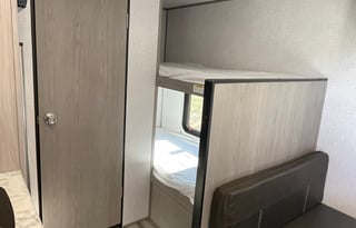 2023 Dutchmen Coleman 17b