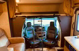 Lucy - Luxury RV for Your Stay in Camp Sherman