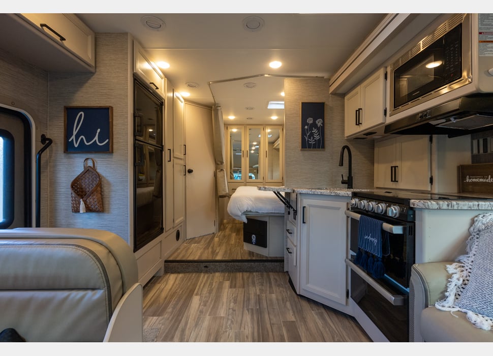 Class C Motor Home rentals in Palmdale