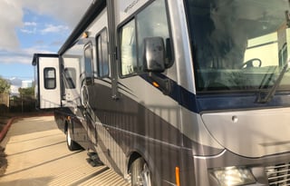 Two Pop Outs - Spacious  & Modern