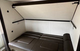 Pet Friendly- Sleeps 9- Outdoor Kitchen