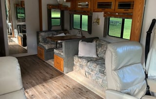 Class A Gulf Stream Sun Voyager - 32'