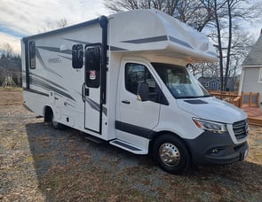 Entegra Coach Qwest 24L