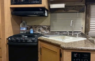 27 Foot Thor Motor Coach