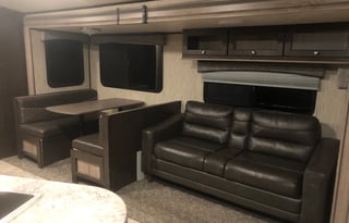 2019 Heartland Sundance w/ bunk room & slide out!