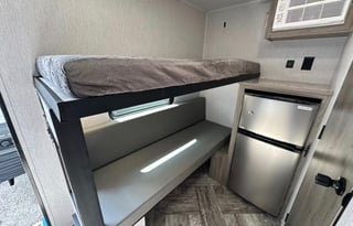 2027 Sunlite 13BH LTD Sleeps 4