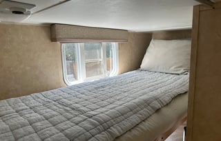 Large Camper - Vacation Ready/Full of Amenities