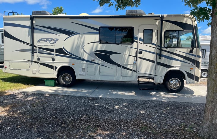 RIGHT SIDE OF MOTOR HOME