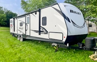 2021 Keystone Bullet 330BHS TT Sleeps 9